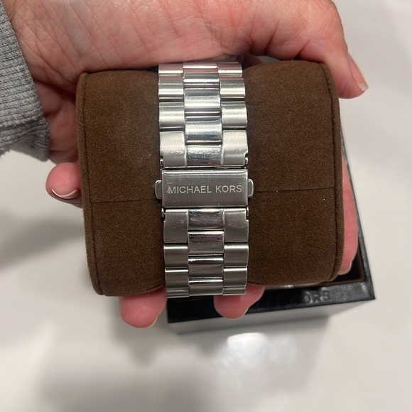 Michael Kors - Picture 4 of 5